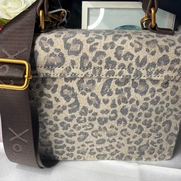 Betsy Johnson cheetah crossbody bag - Picture 3 of 8